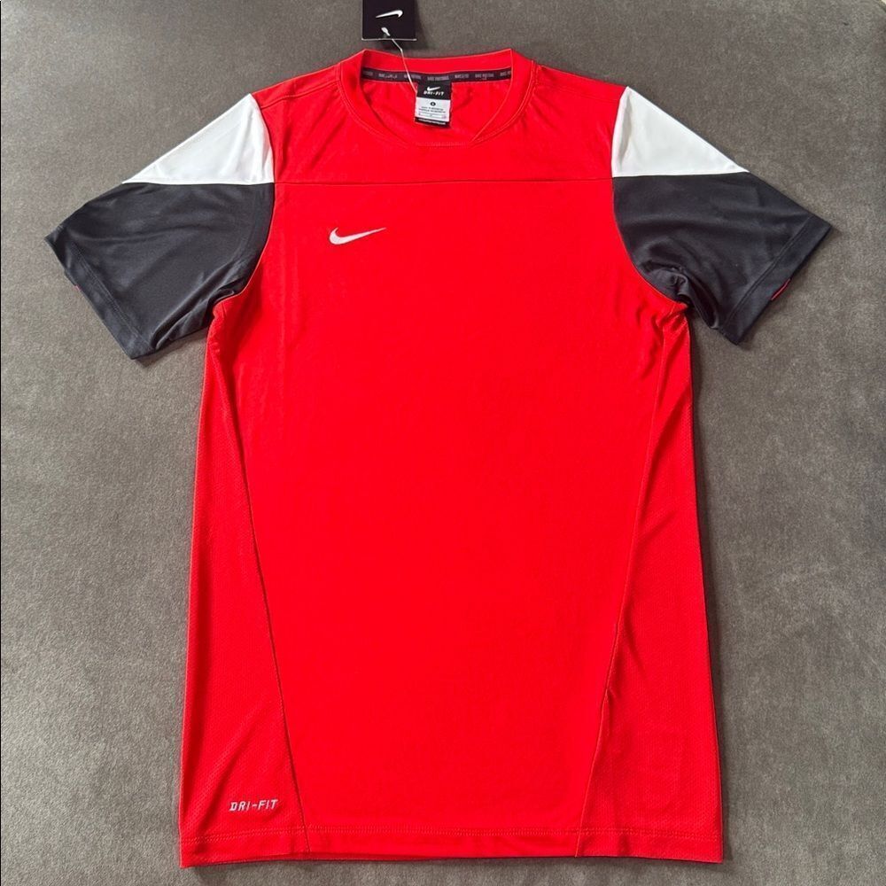 Nike Men’s Squad 14 Workout Top Short Sleeve Dri-Fit 620887 Crew Neck SMALL NWT